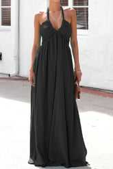 Vestido largo verde con cuello halter, corte A y espalda descubierta